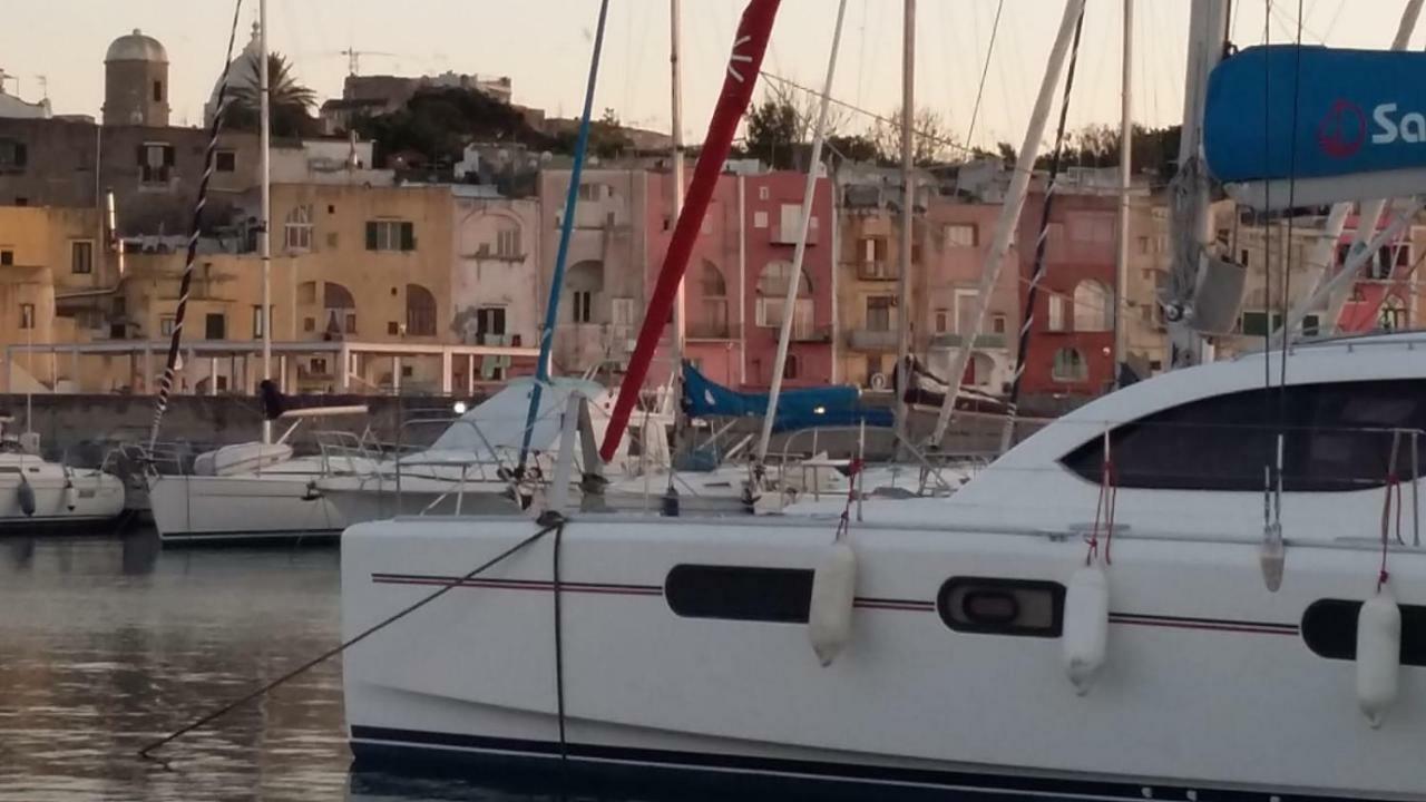 Casa Geltrude Al Porto Villa Procida Exterior photo